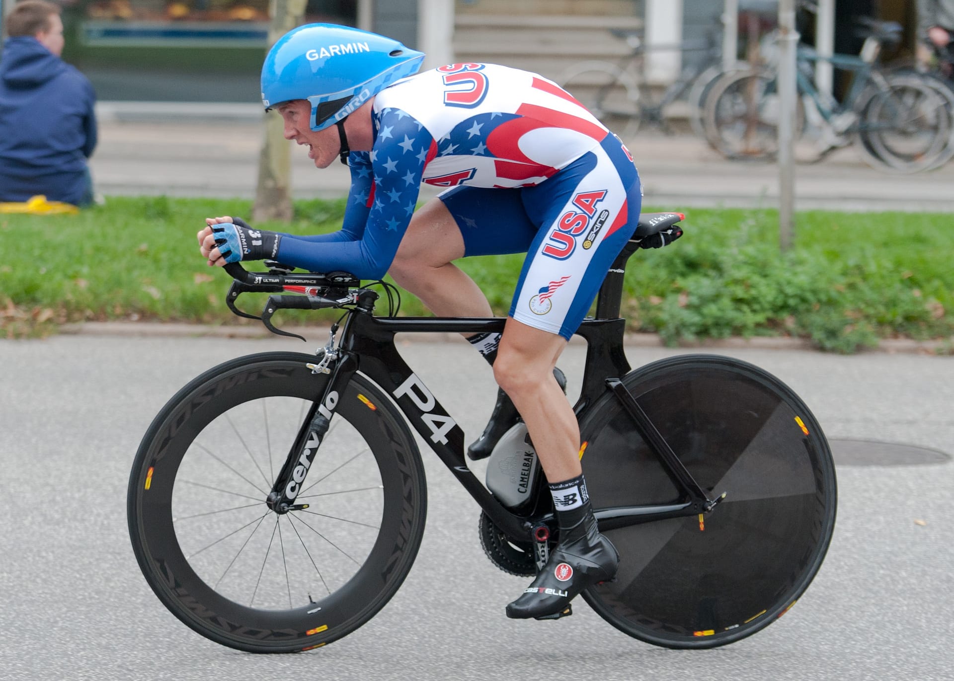 andrew talansky riding a bike after using cbd oil for athletes