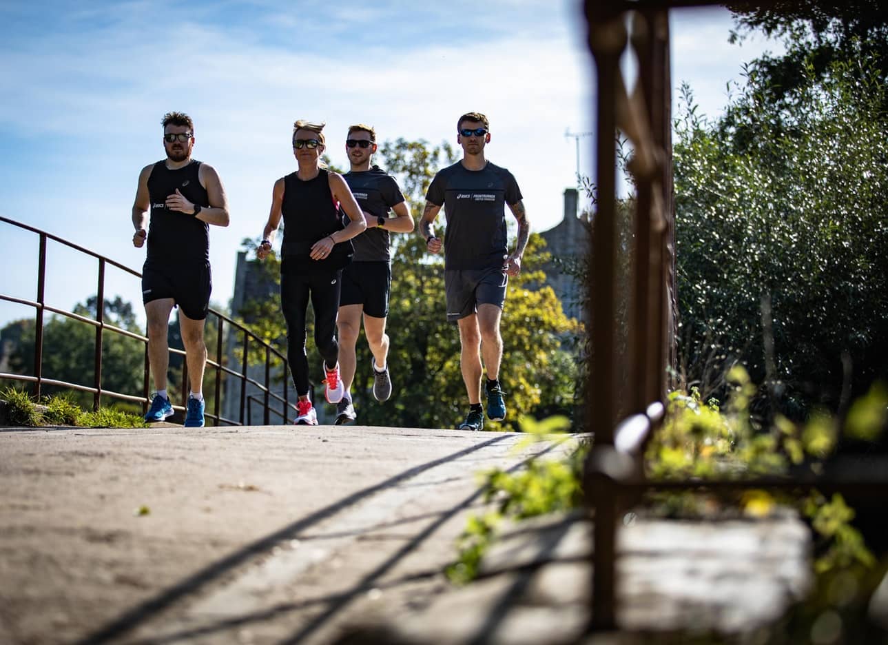 group of people running together as a gym alternative