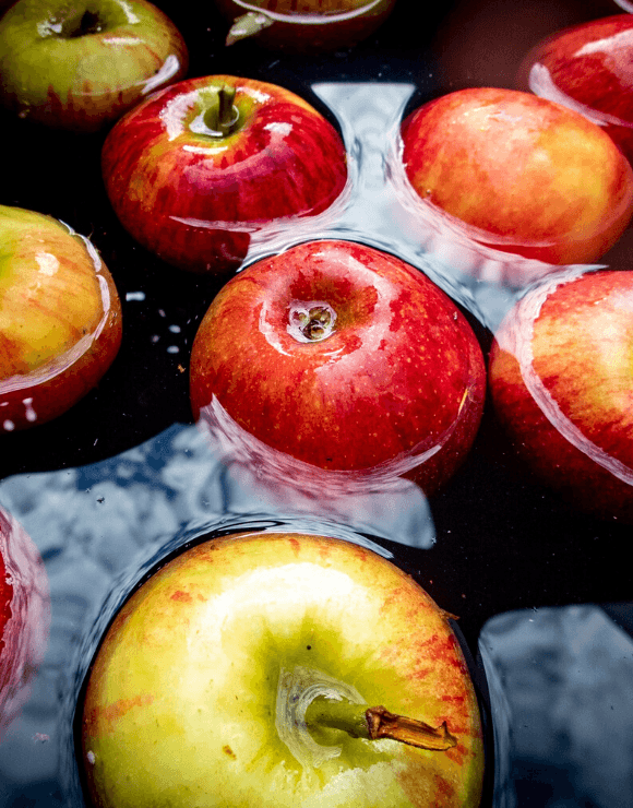 Red delicious and green apples floating in water